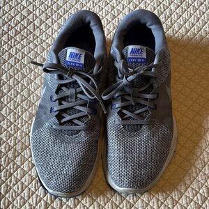 Nike Gray Athletic Shoes with Breathable Knit Upper Woman 9.5 Used